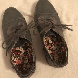 Gray leather flats